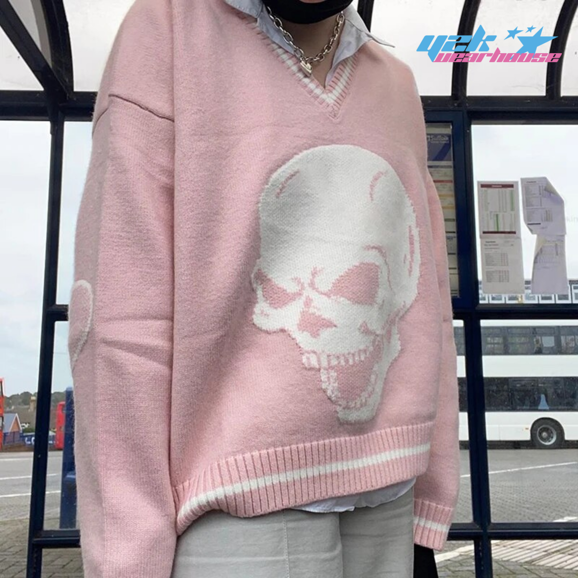 Maglione lavorato a maglia con teschio rosa Y2K